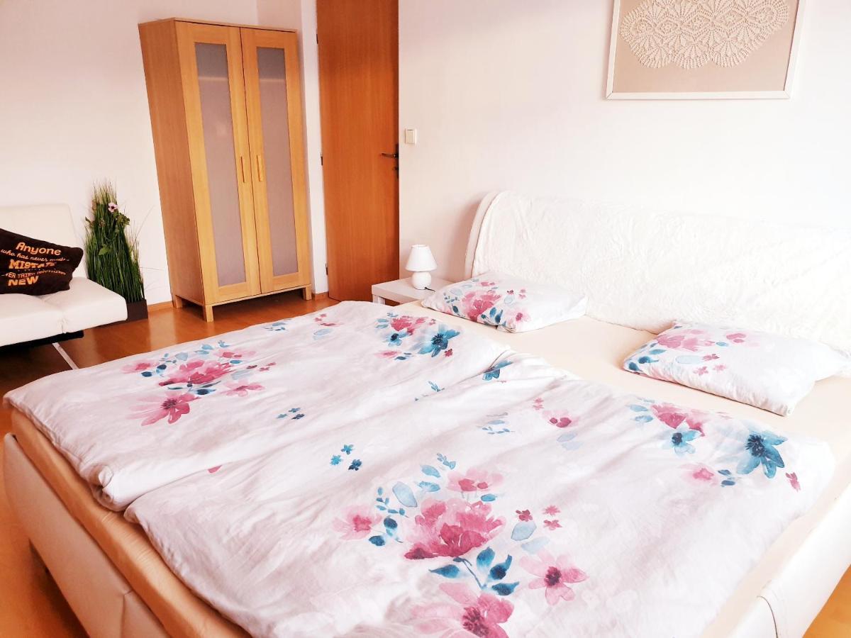 Apartman Terminal, Self Check-In 24 H, Free Parking Banská Bystrica Exteriör bild